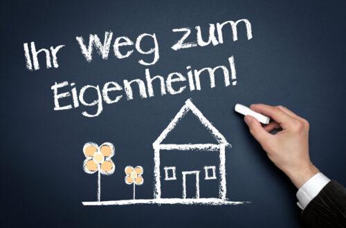 Auf Tafel geschrieben Ihr Weg zum Eigenheim